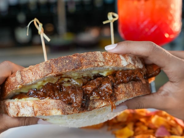 Sándwich de Brisket en Masa Madre
